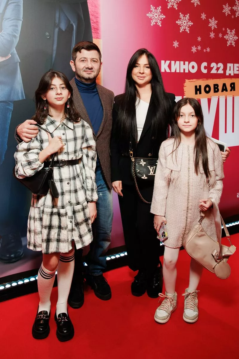 Михаил Галустян с семьей
