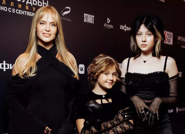 Глюкоза с дочерьми, Филипп Киркоров, Гарик Харламов на премьере фильма Ирония судьбы в Голливуде в Москве