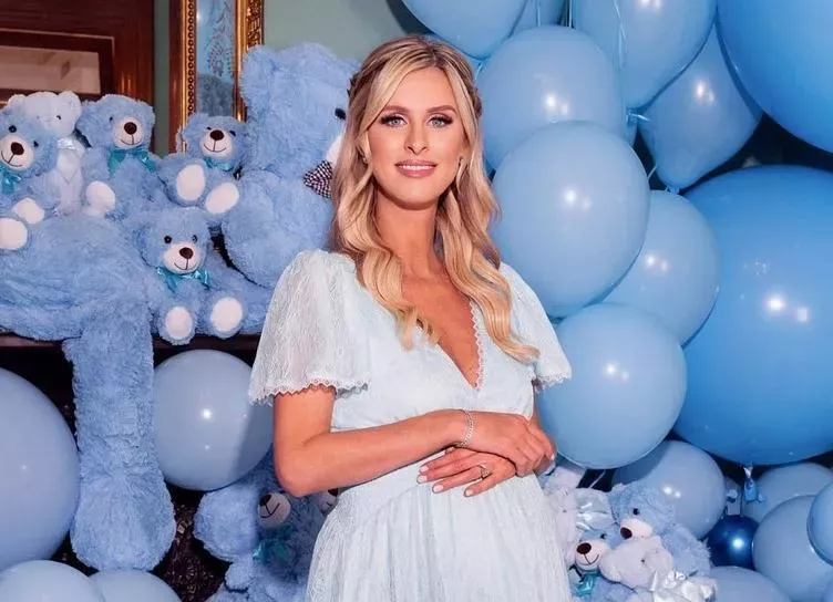 Голубые шары, гортензии и плюшевые медведи: Ники Хилтон-Ротшильд на вечеринке baby shower