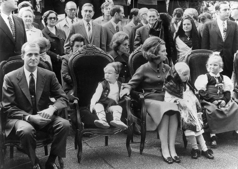 Претендент на испанский престол Хуан Карлос с женой Софией и детьми принцем Филиппом и инфантами Еленой и Кристиной в 1970 году
