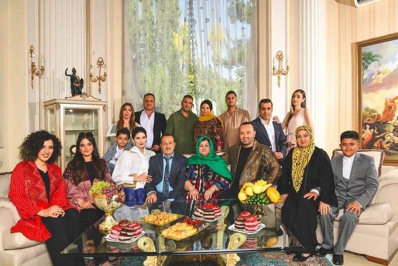 Забота о близких для иранцев – важнейшая задача. На фото – лишь малая часть огромной семьи Мамата, частью которой рада быть Кристина