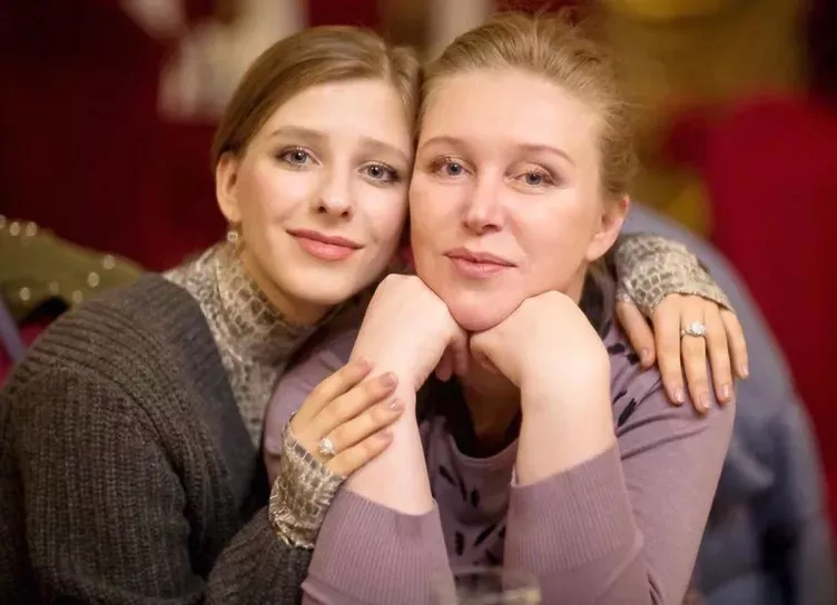 Как Арзамасова, Бондарчук, Навка, Лобода, Караулова, Бузова и другие звезды отпраздновали День матери