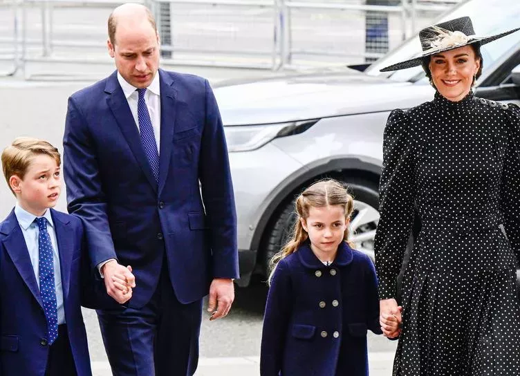 Кейт Миддлтон и принц Уильям с детьми прибыли на панихиду по принцу Филиппу
