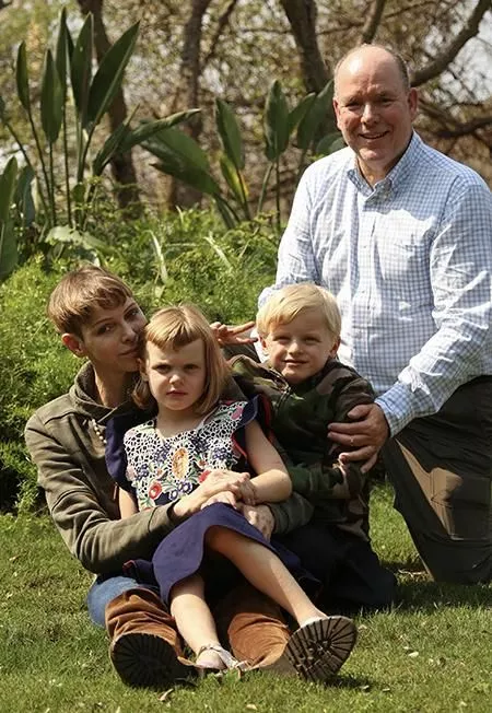 Князь и княгиня Монако с детьми, лето 2021 года