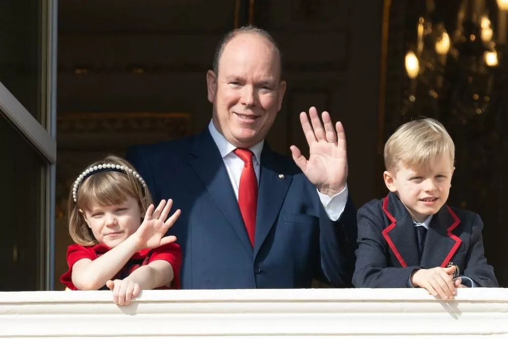 Князь Альбер II с детьми на празднике Святой Девоты, январь 2022 года