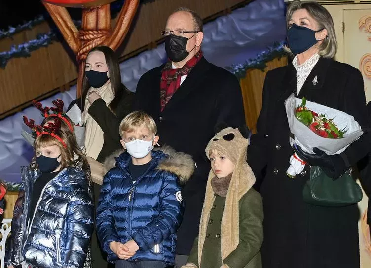 Князь Альбер с детьми посетил открытие рождественской ярмарки в Монте-Карло без княгини Шарлен