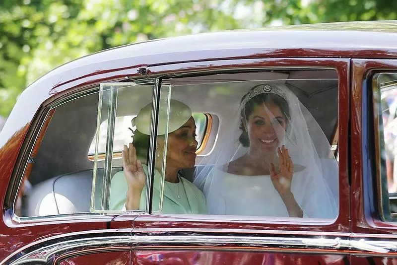 Меган с матерью Дорией Рагланд по дороге на церемонию бракосочетания