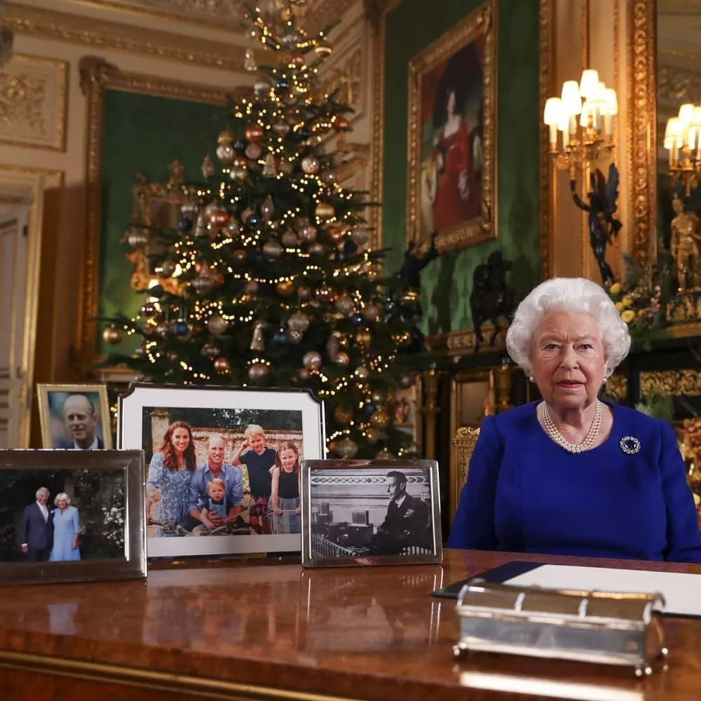 Елизавета II во время записи рождественского поздравления народу, 2019 год