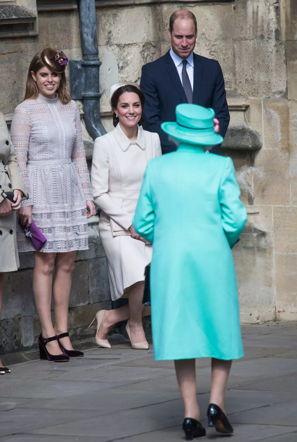 Королева Елизавета, принцесса Беатрис, Кейт Миддлтон, принц Уильям, 2017 год