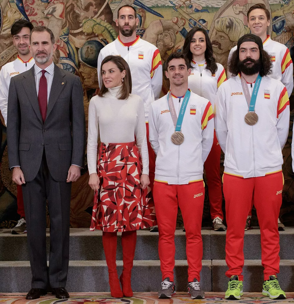 Король Филипп и королева Летиция на встрече с испанскими спортсменами, участниками зимних Олимпийских играх в Пхенчхане, март 2018 года