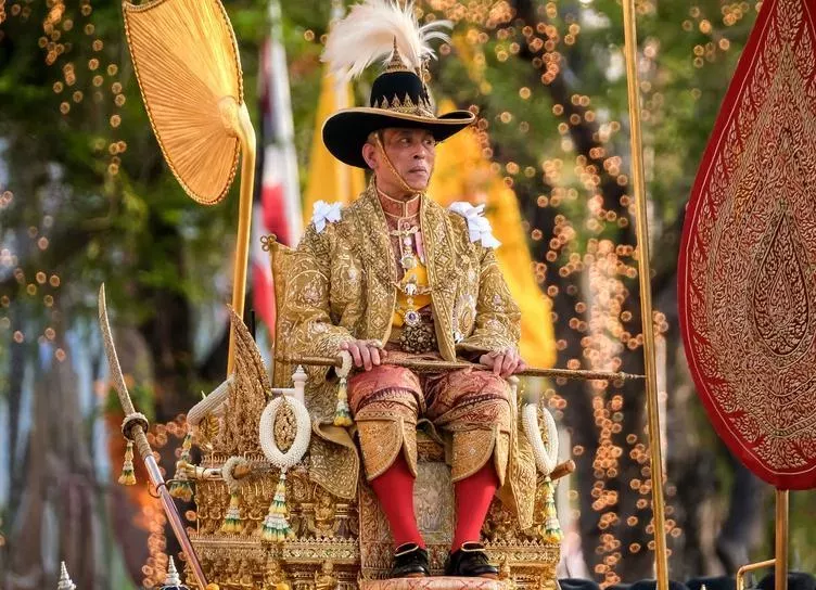 Король Таиланда Маха Вачиралонгкорн – Дон Жуан, богач и модник, который правит страной из Германии