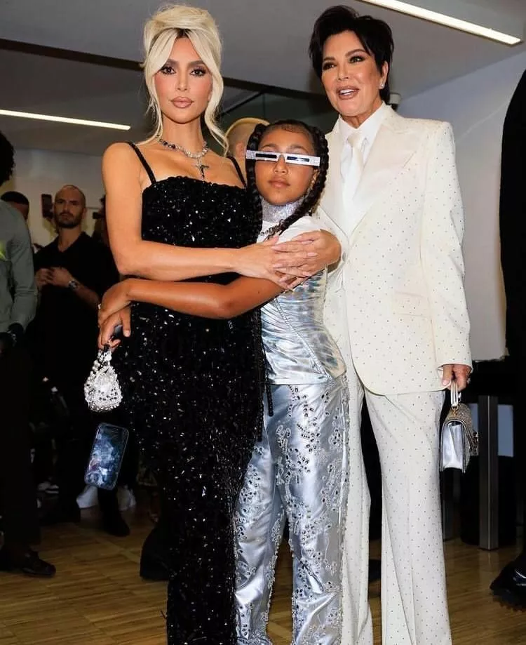 Ким Кардашьян с дочерью и мамой Крис Дженнер