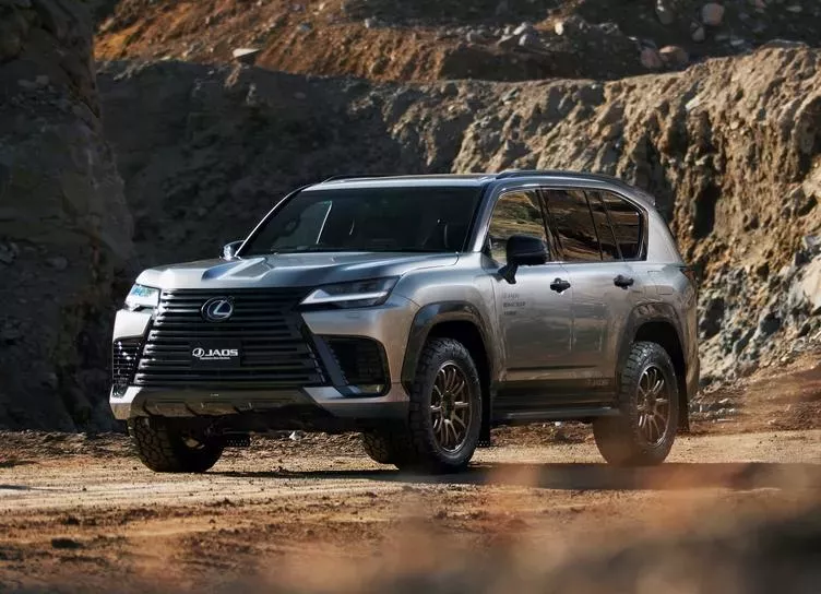 Lexus представит в Токио уникальную версию LX Offroad