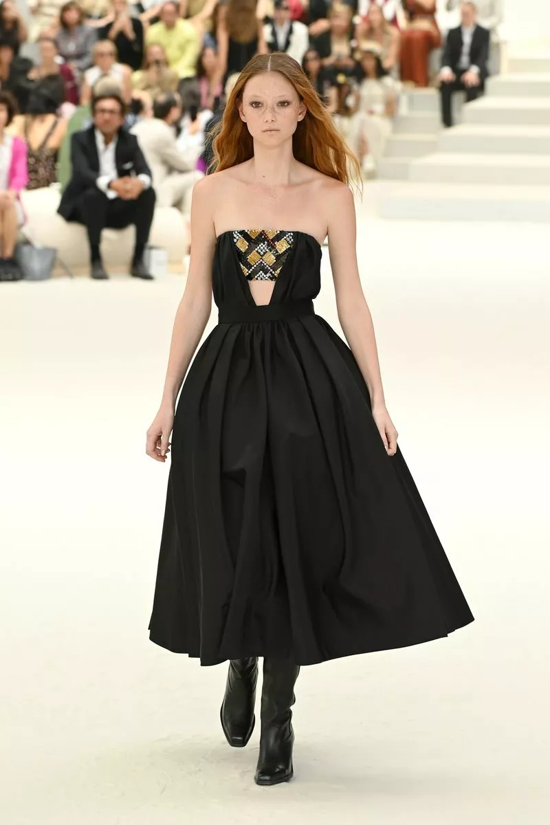 Черное платье всегда присутствует в коллекциях Chanel