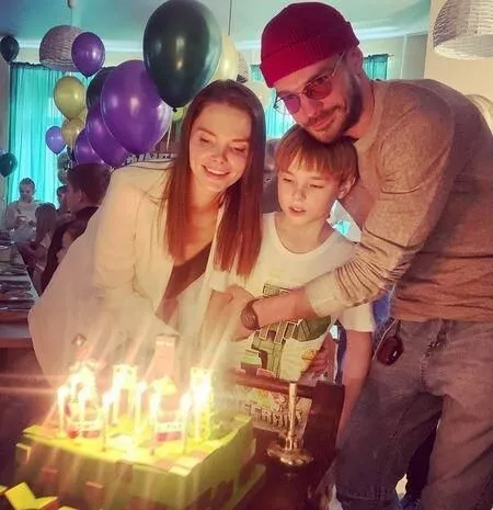Максим Матвеев и Елизавета Боярская с сыном Андреем