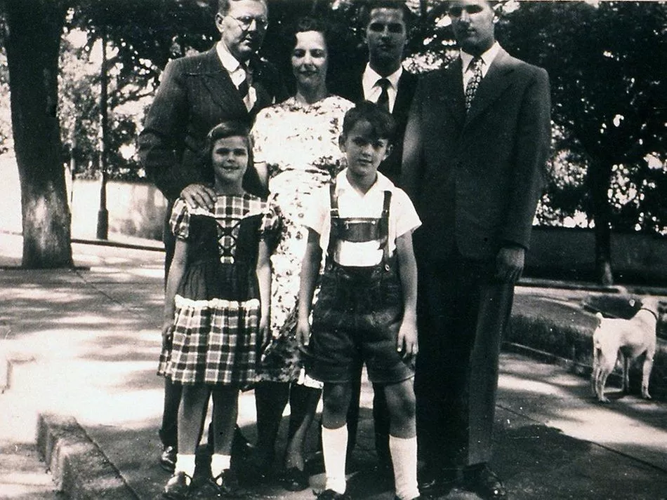 Вальтер с Алисой и их детьми Ральфом, Вальтером Людвигом, Гансом Йоргом и Сильвией