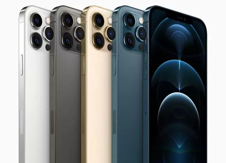 «Он умнее меня, а я самая крутая в школе»: iPhone 12 Pro Max как устройство для управления вселенной