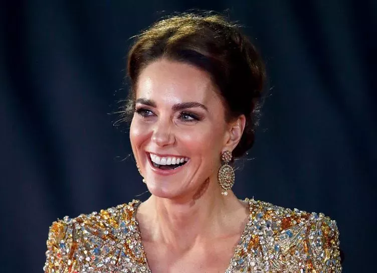 Оттенки золота: как повторить макияж Кейт Миддлтон на премьере нового фильма бондианы