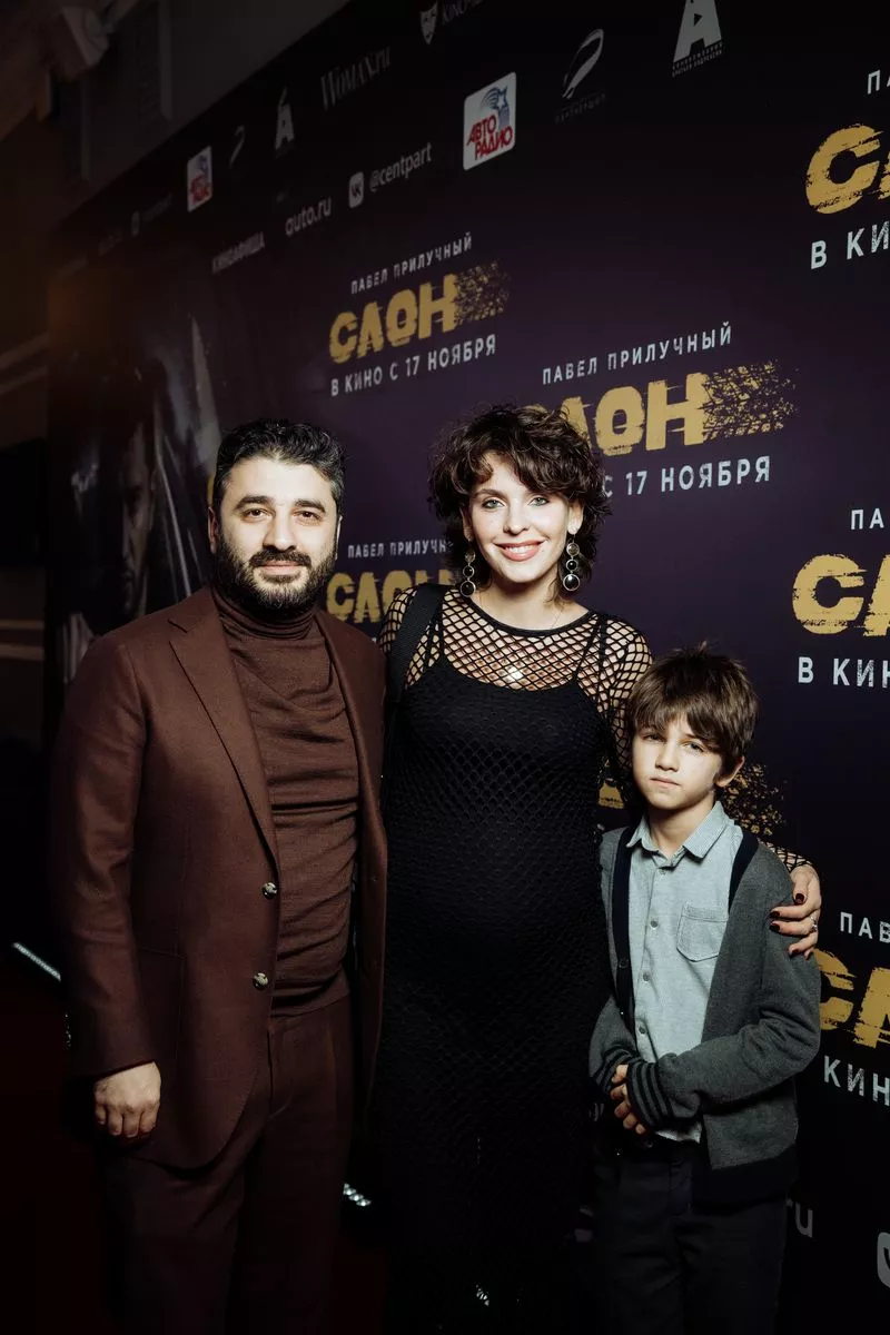Сарик Андреасян с невестой Елизаветой Моряк и сыном