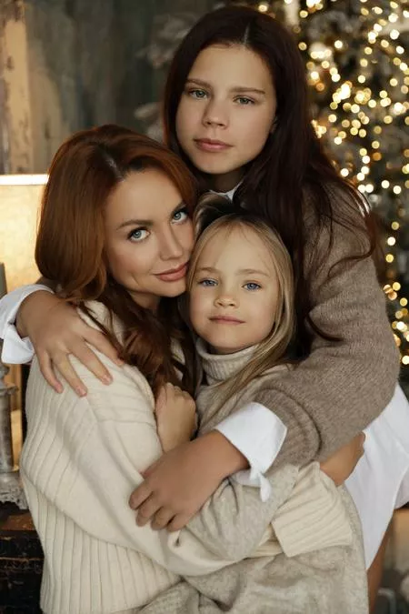 МакSим с дочерьми