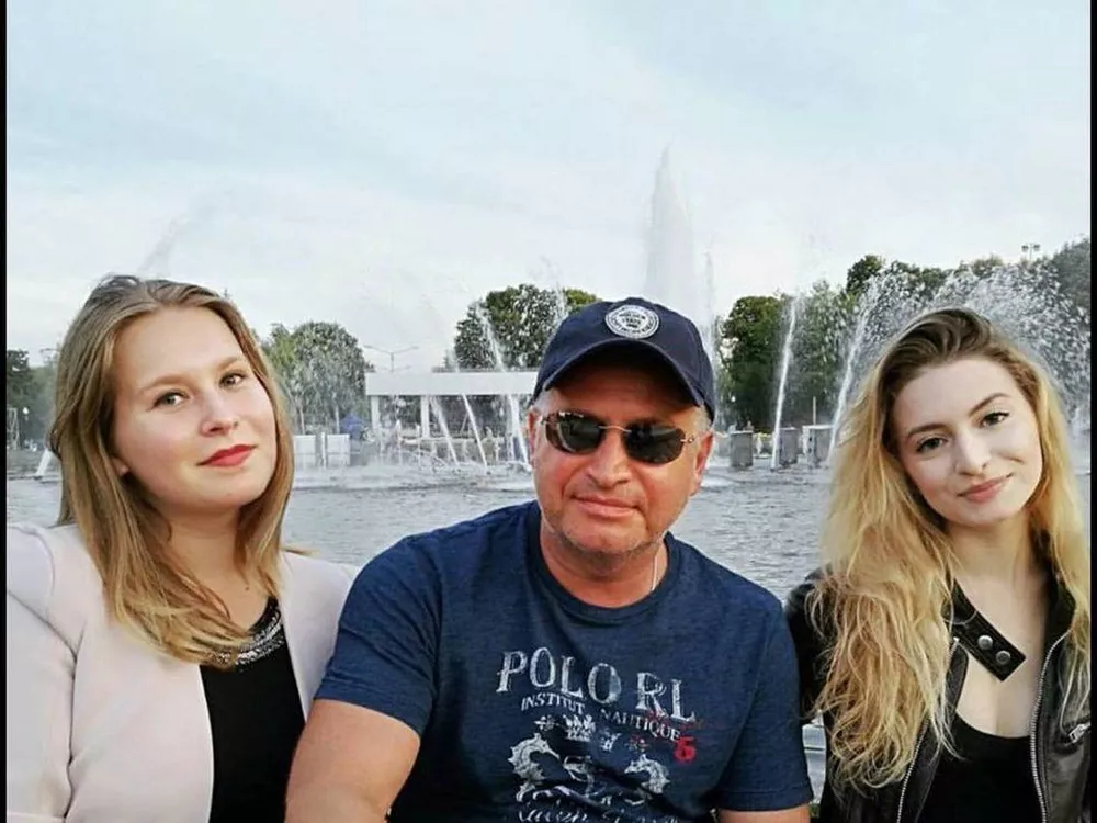 Леонид Агутин с дочерьми Полиной и Елизаветой