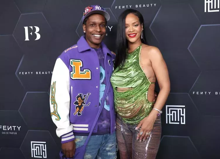 Поймала в цепи: беременная Рианна и A$AP Rocky на вечеринке Fenty Beauty Brands в Лос-Анджелесе