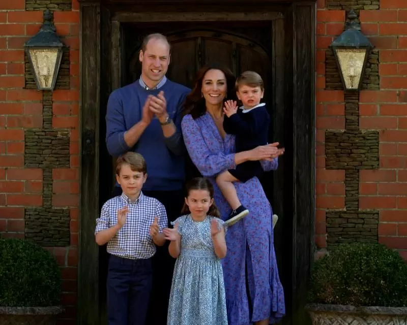 Принц Уильям с женой Кейт и детьми Джорджем, Шарлоттой и Луи