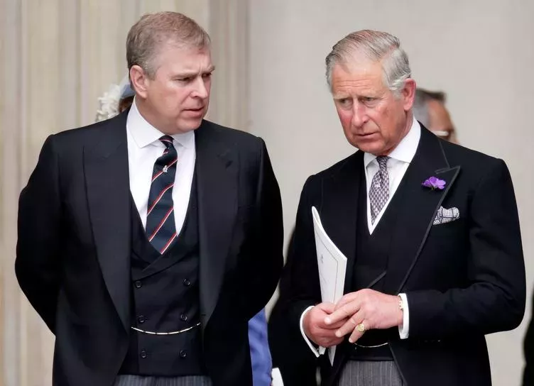 Реакция принца Чарльза на вопрос о лишении титула и воинских званий принца Эндрю: видео дня