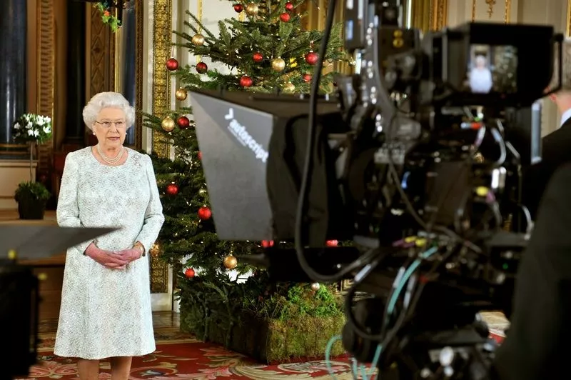 Елизавета II записывает рождественское обращение в 3D формате в Букингемском дворце в 2012 году