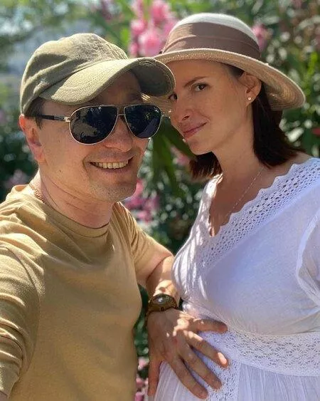 Сергей Безруков с женой Анной, лето 2021 года