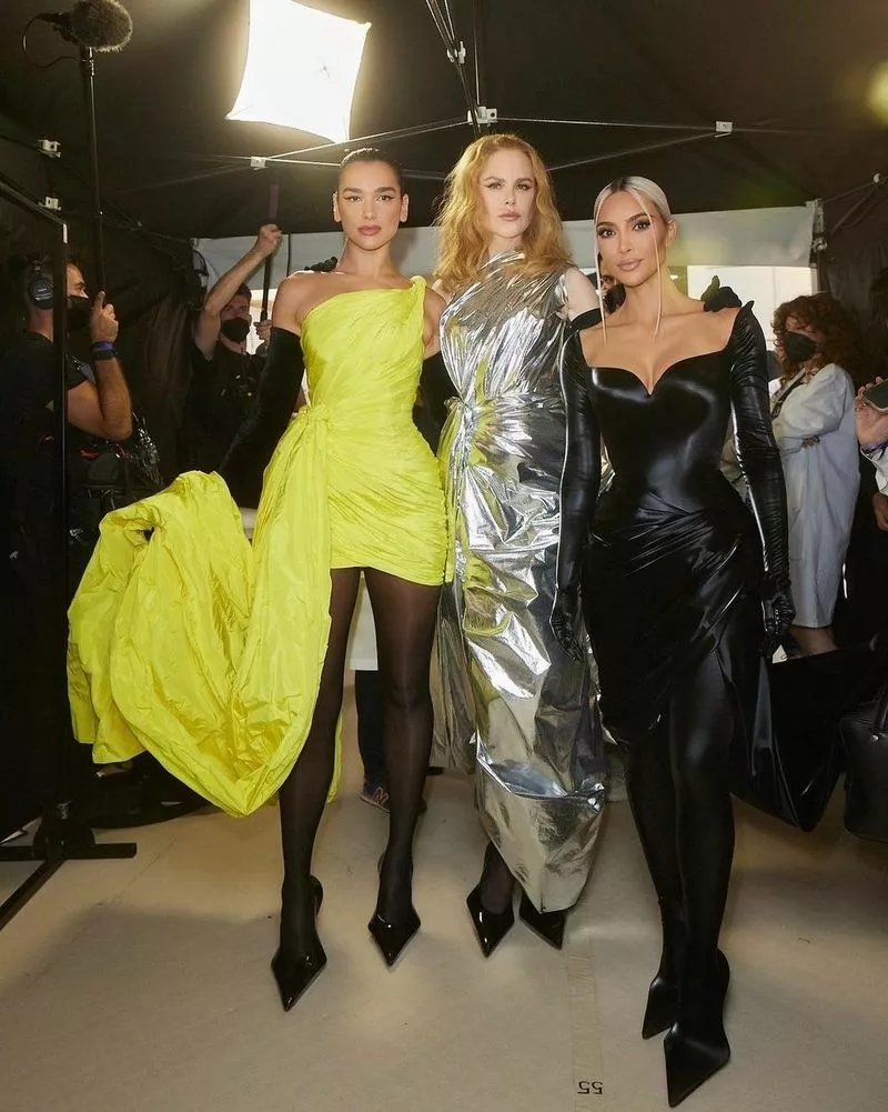 Дуа Липа, Николь Кидман и Ким Кардашьян на показе Balenciaga