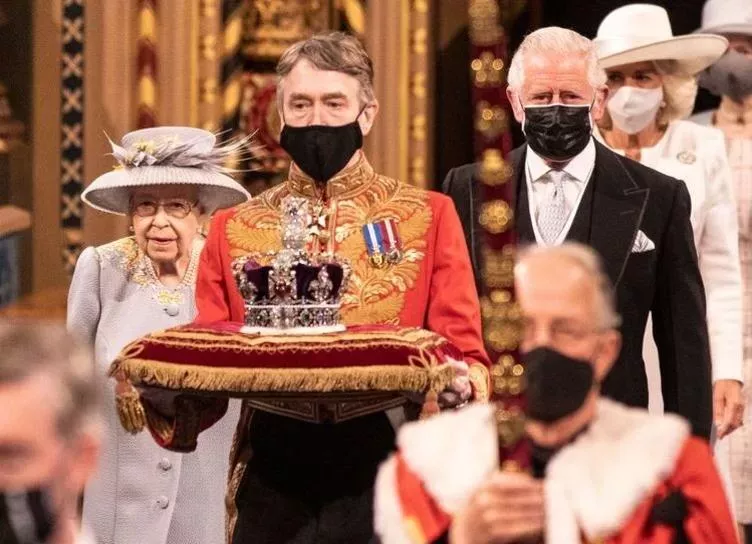 СМИ: Елизавета II начала передачу трона принцу Чарльзу
