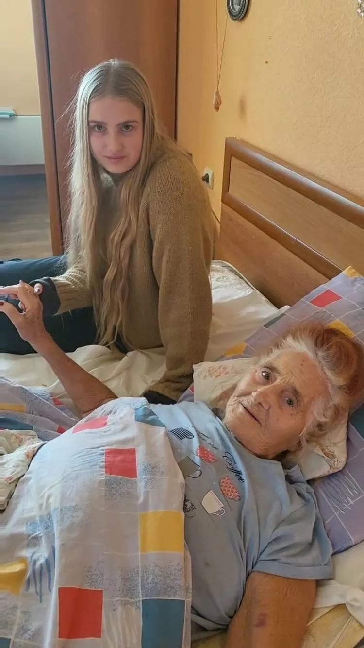 Бабушка Натальи Водяновой - Лариса Гавриловна с правнучкой Невой