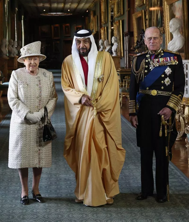 Халифа ибн Зайд Аль Нахайян во время официального визита в Лондон с Елизаветой II и принцем Филиппом, 2013 год