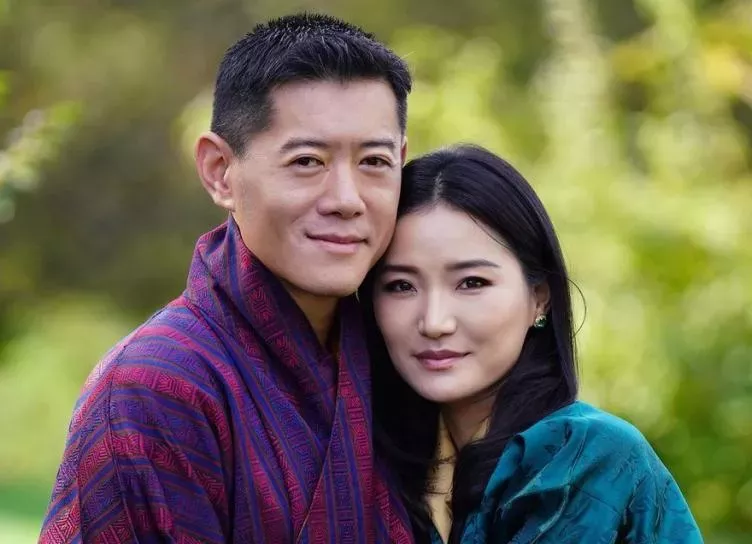 В один год с юбилеем свадьбы Кейт и Уильяма: король и королева Бутана отметили 10 лет брака