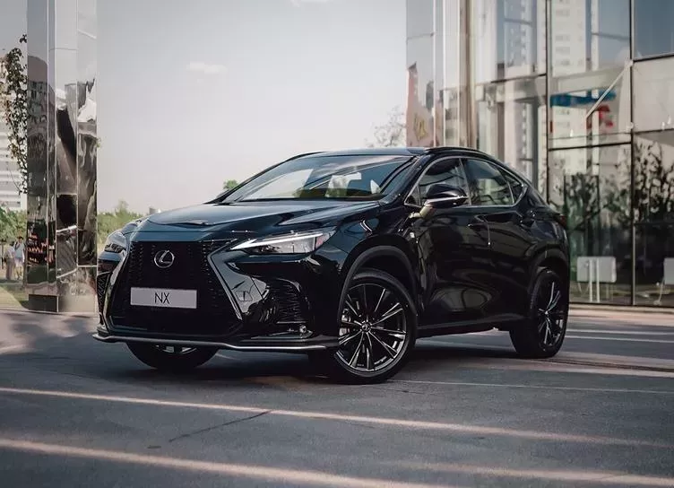 В России начался приём заказов на новый Lexus NX