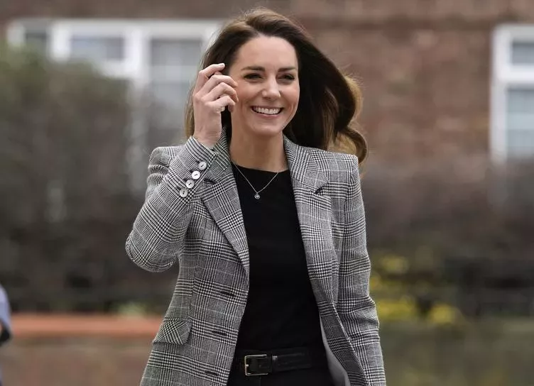 В сети обсуждают новый выход Кейт Миддлтон, нарушивший несколько правил королевского дресс-кода