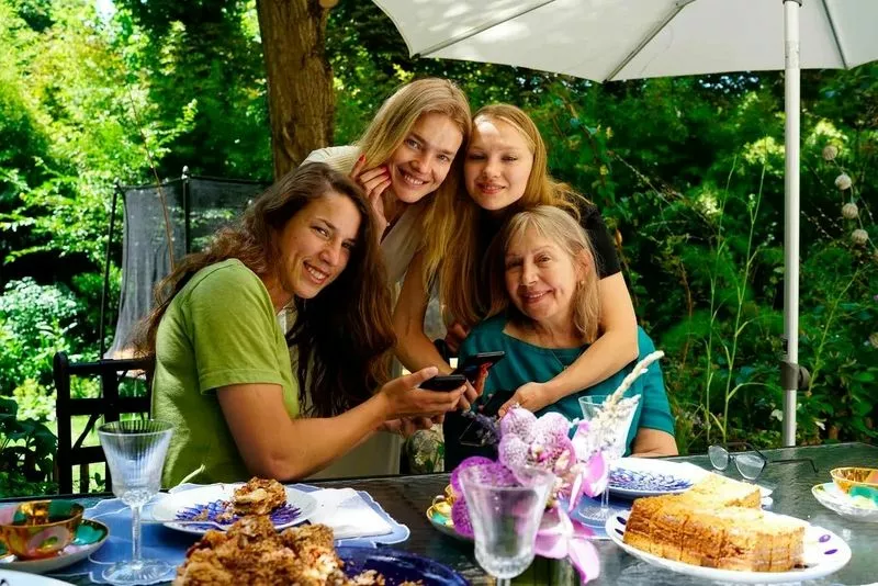 Наталья Водянова с сестрами Кристиной и Дженной и матерью Ларисой