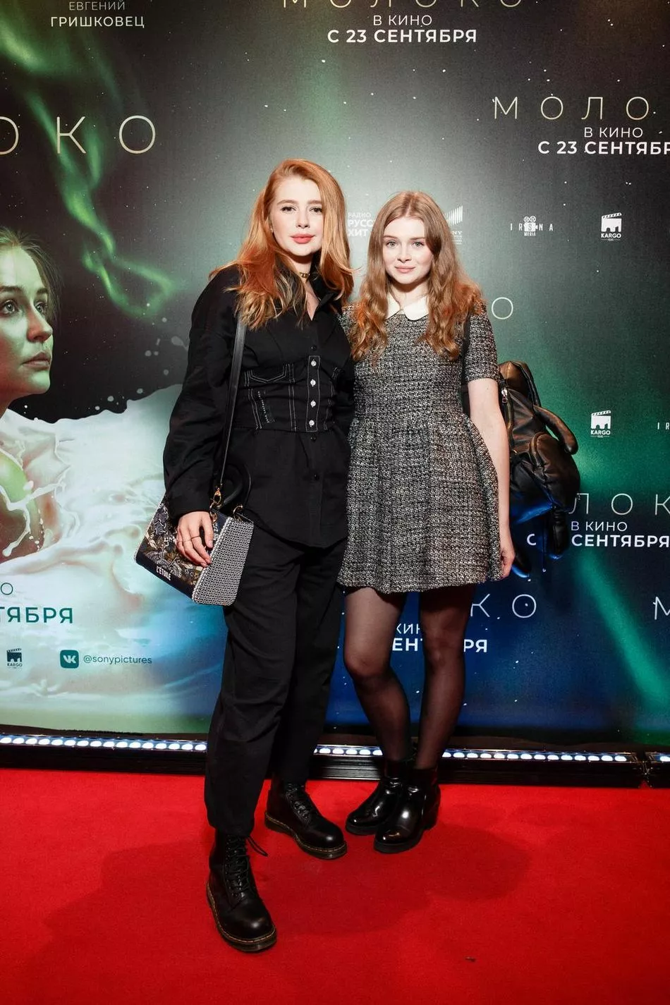 Анастасия Уколова с подругой