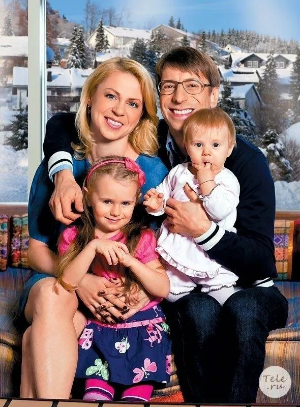Михаил Зеленский и Елена Грушина с дочерьми