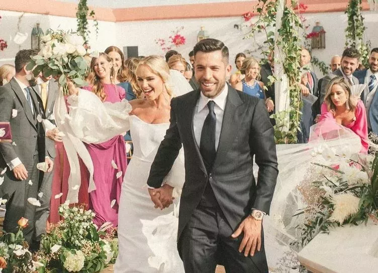 Защитник Барселоны Жорди Альба женился – на свадьбу пришла вся команда, кроме Жерара Пике
